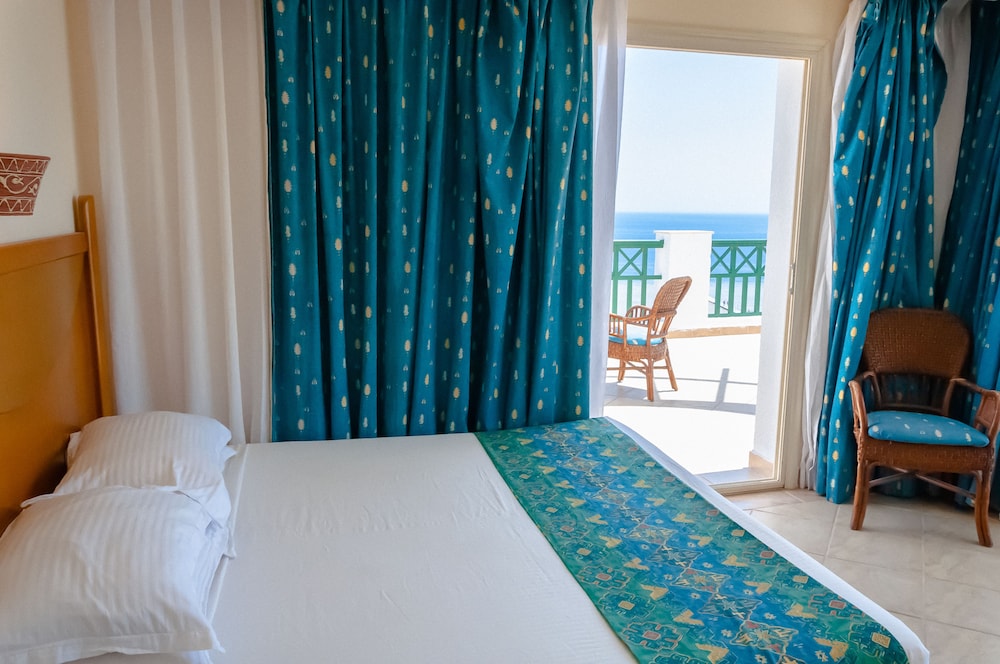 Coral Beach Resort Montazah 9/50
