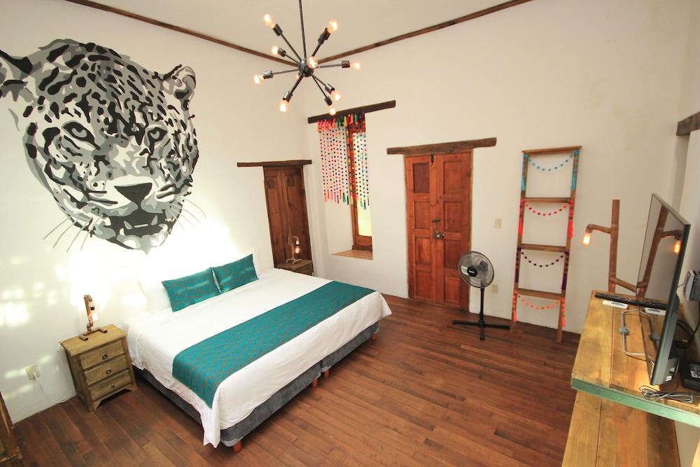 Sereno Art Hotel 57/78