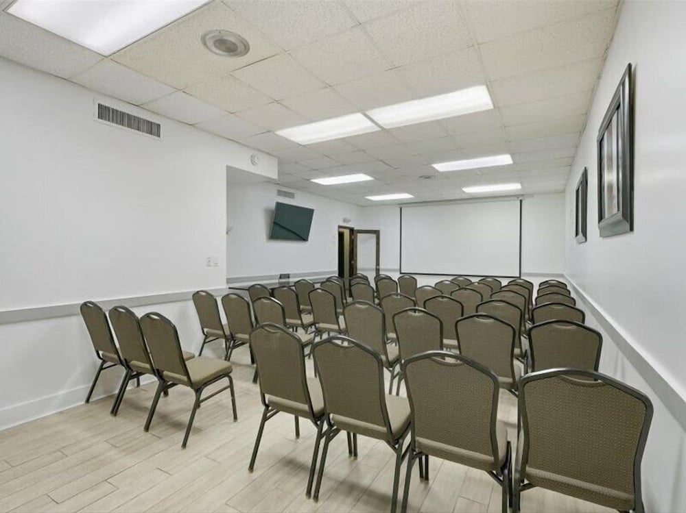 Vero Beach Inn & Suites 65/79