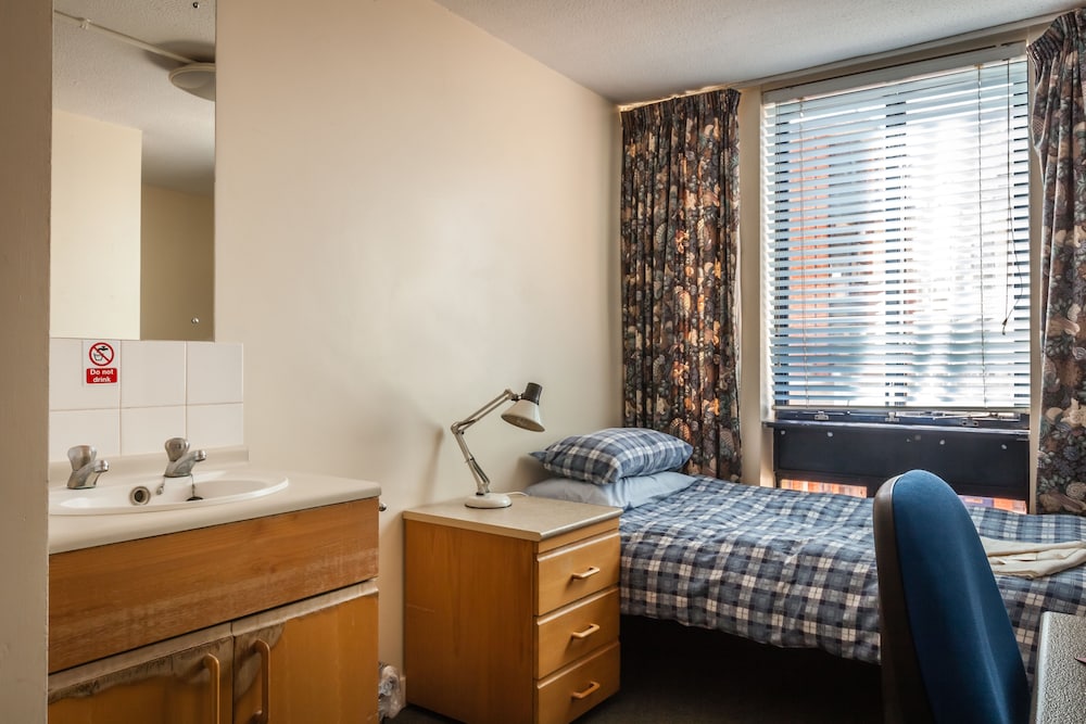 LSE Rosebery Hall 15/50
