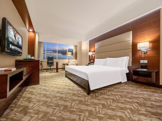 Room, Queen Bed, River View