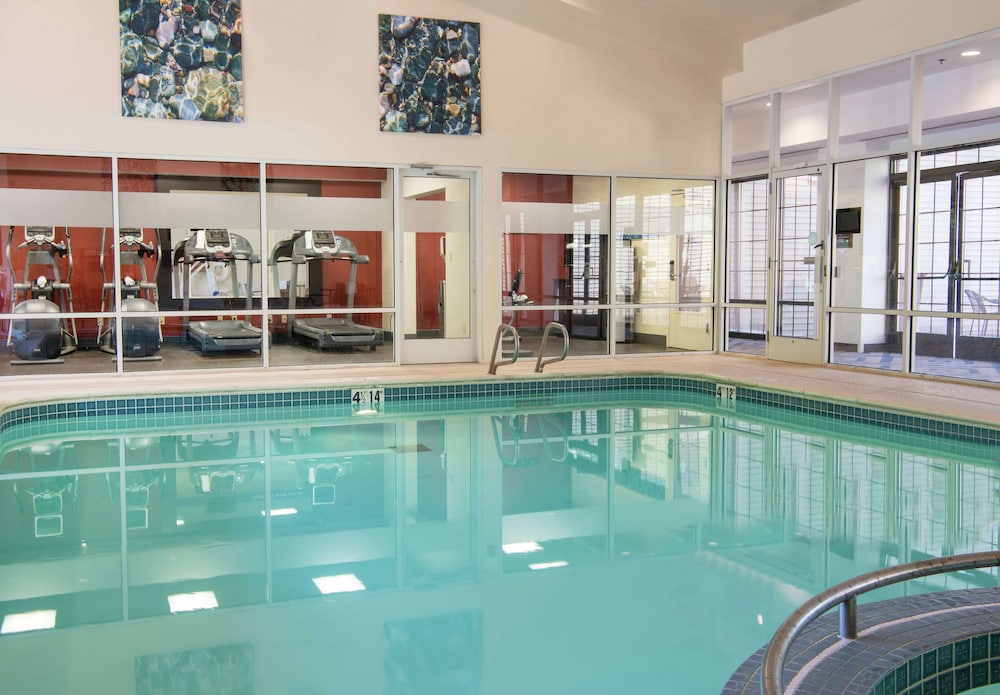 Hampton Inn and Suites Rochester/Victor 24/60