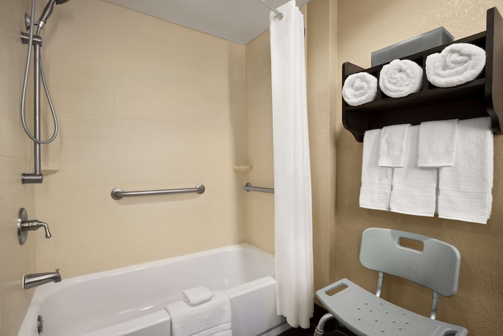 La Quinta Inn & Suites by Wyndham Richmond-Midlothian 35/36