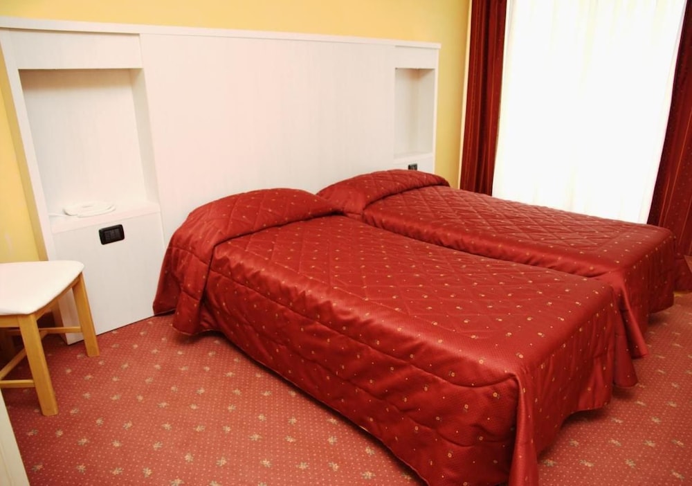 HOTEL BAVARIA 18/30
