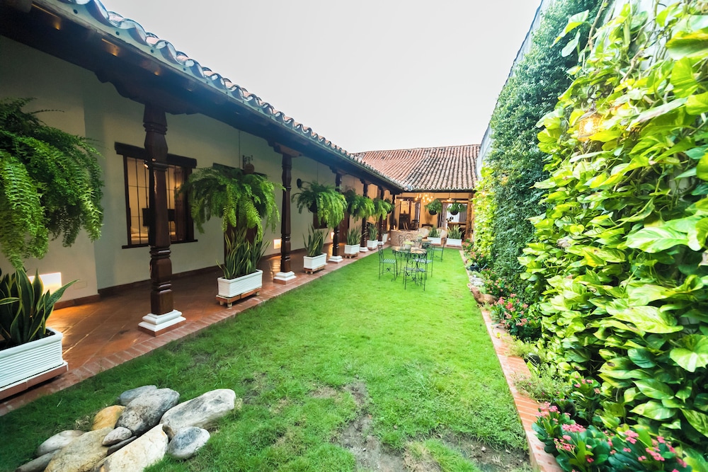 BOHEMIA HOTEL BOUTIQUE 42/50
