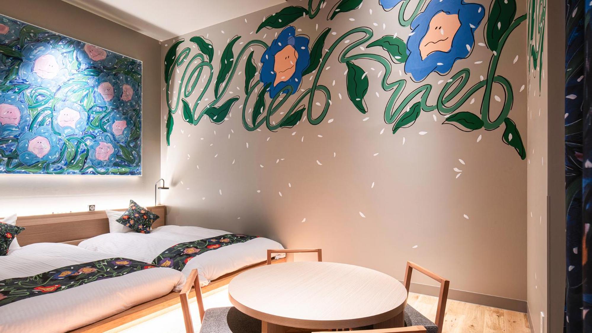 ARTIST, TWIN BEDS, TWO EXTRA BEDS