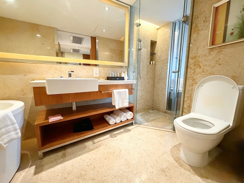 Grand Mercure Dongguan Humen 71/74
