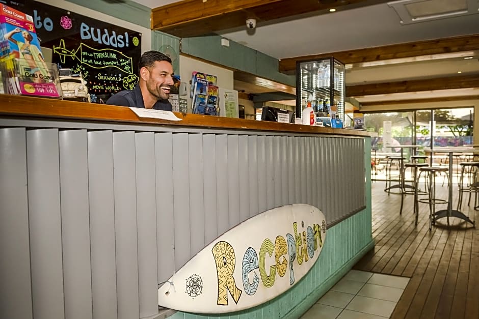 Budds In Surfers 5/52