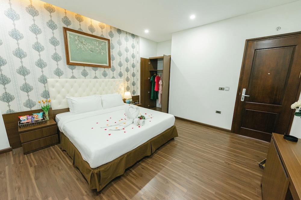 Standard, Queen Bed