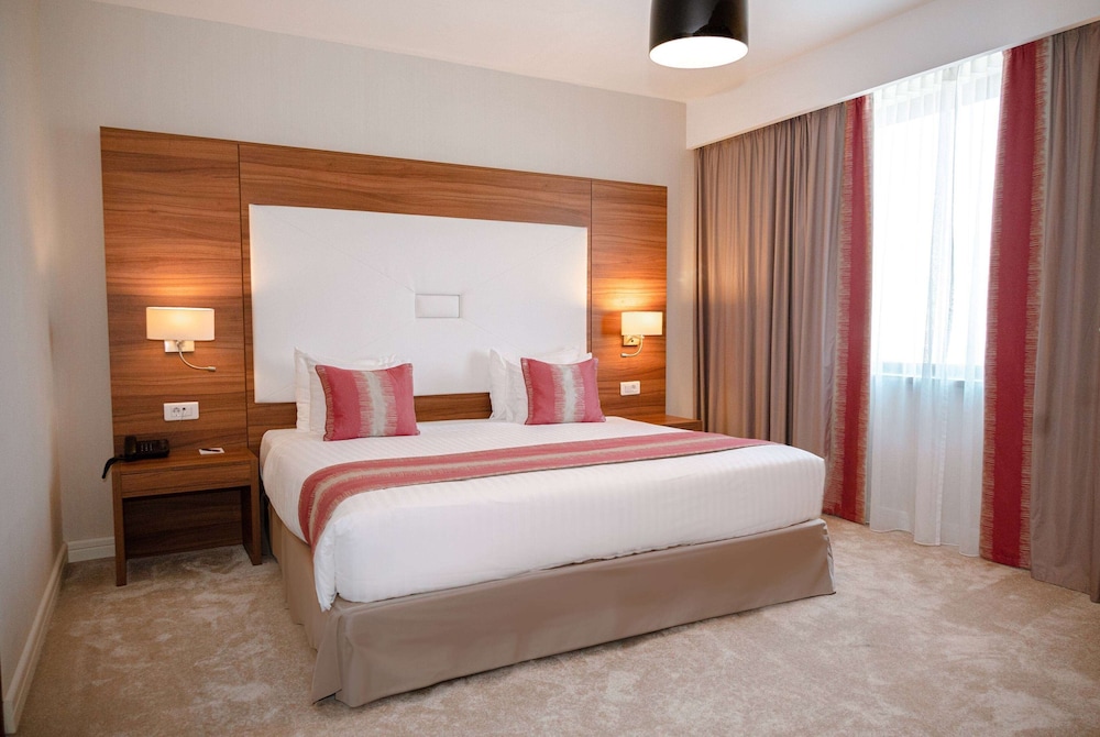 Classic, Queen Bed