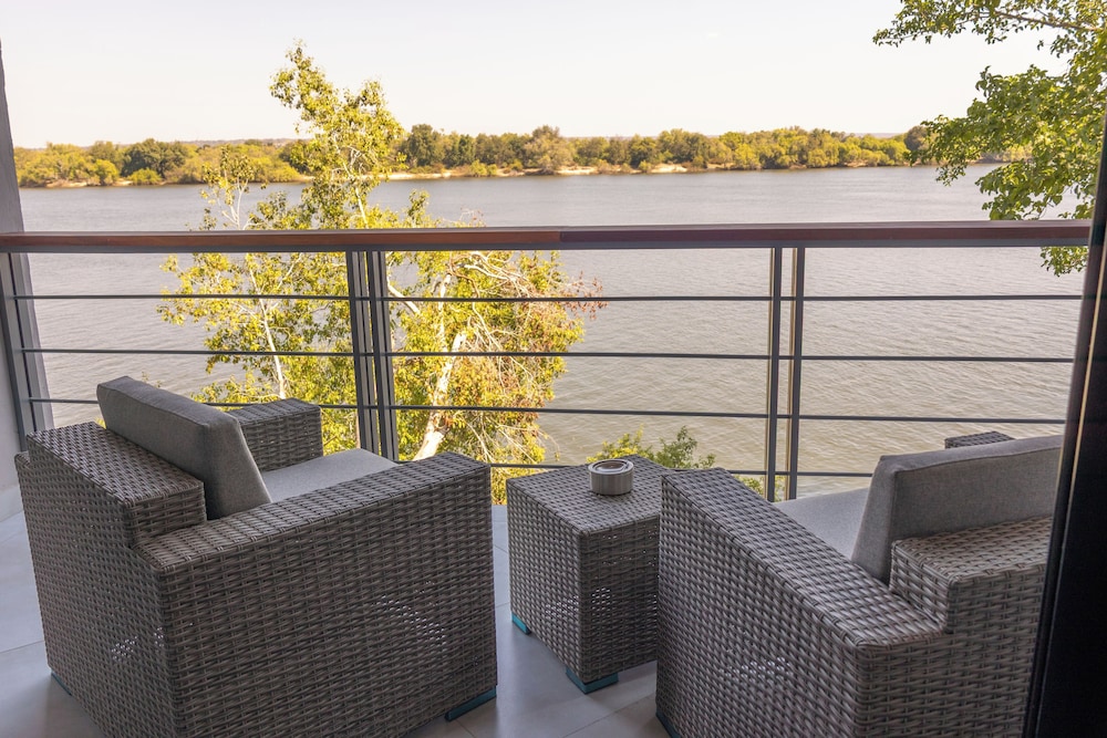 Victoria Falls Waterfront 57/74