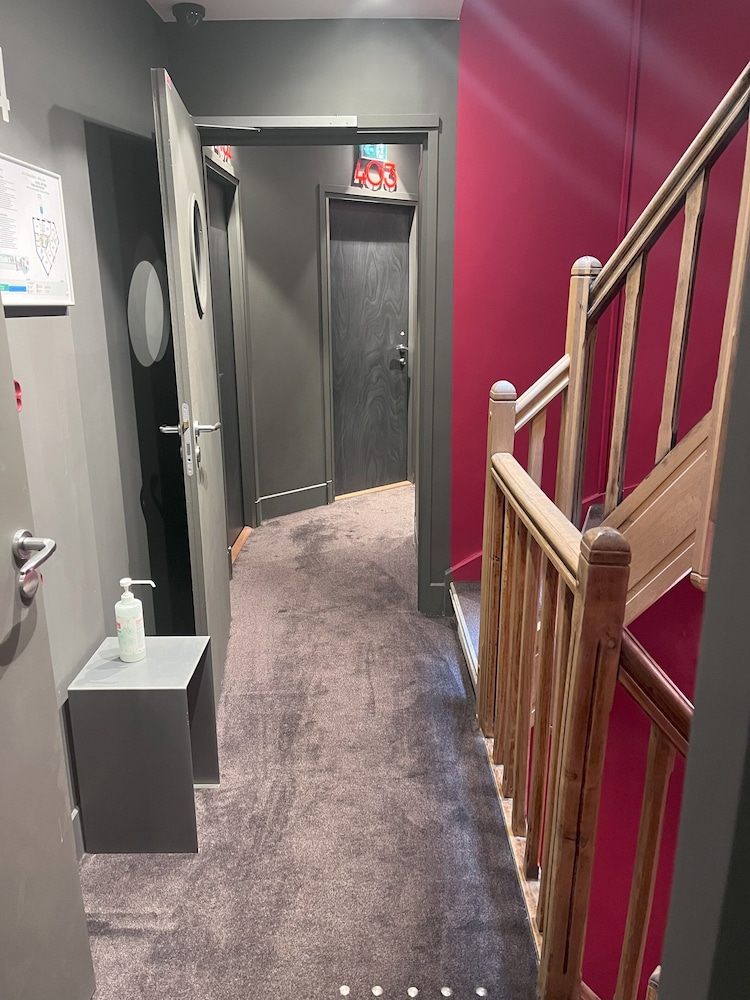 COMFORT HOTEL SIXTEEN PARIS MONTROUGE 12/67