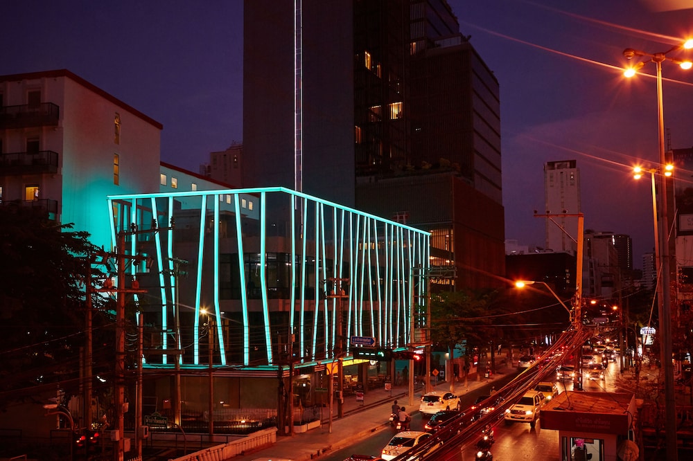Easy Planet Bangkok Surawong 65/66