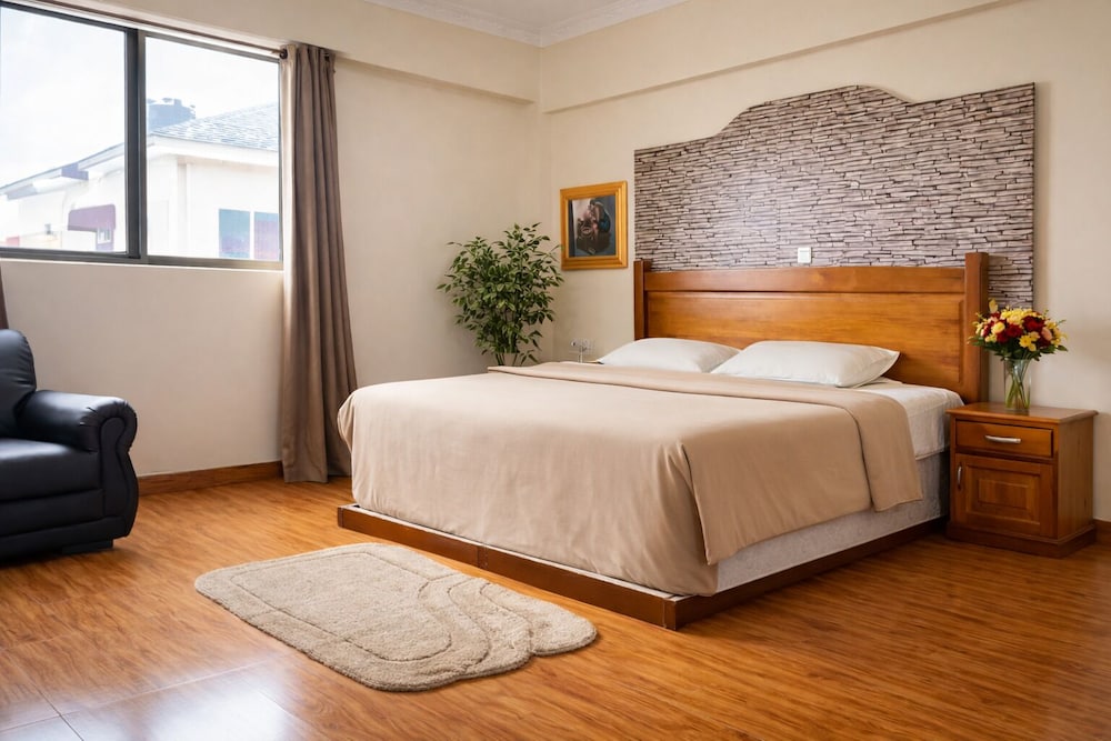 ROOM, DOUBLE BED