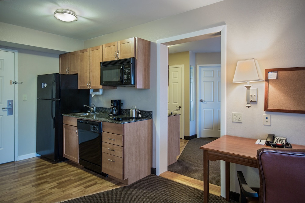 Candlewood Suites Windsor Locks Bradley Arpt 14/56