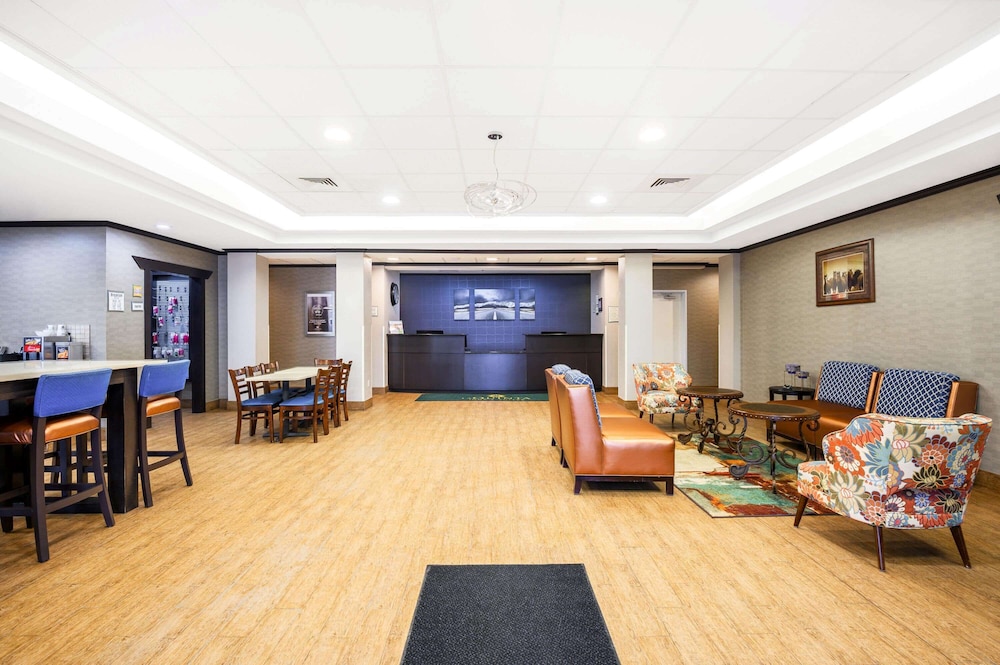 La Quinta Inn & Suites by Wyndham Glendive 40/56