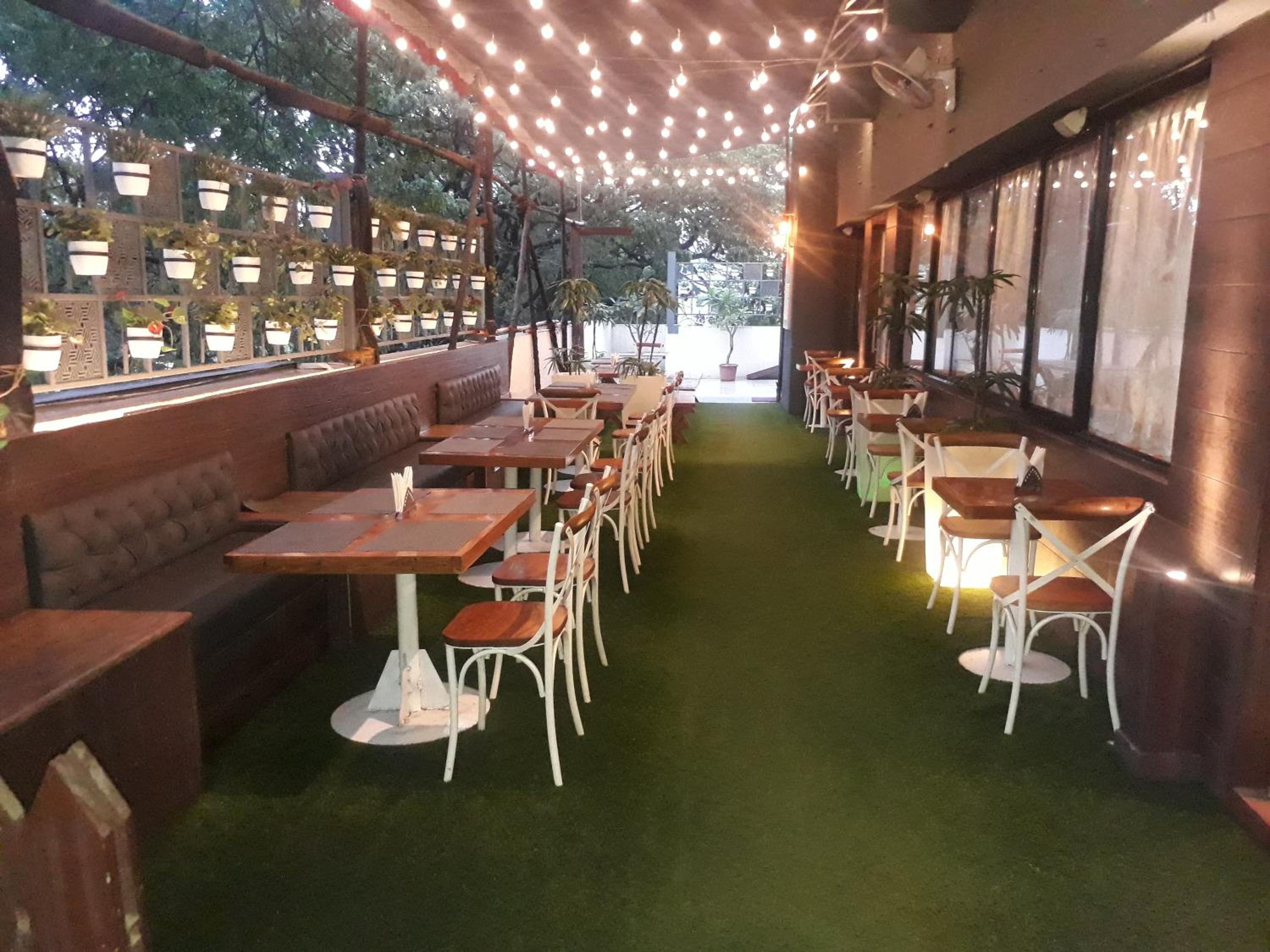 Hotel Utsav Deluxe 20/23