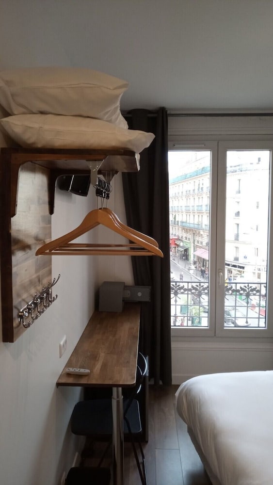 HOTEL DE LA PERDRIX ROUGE 27/71