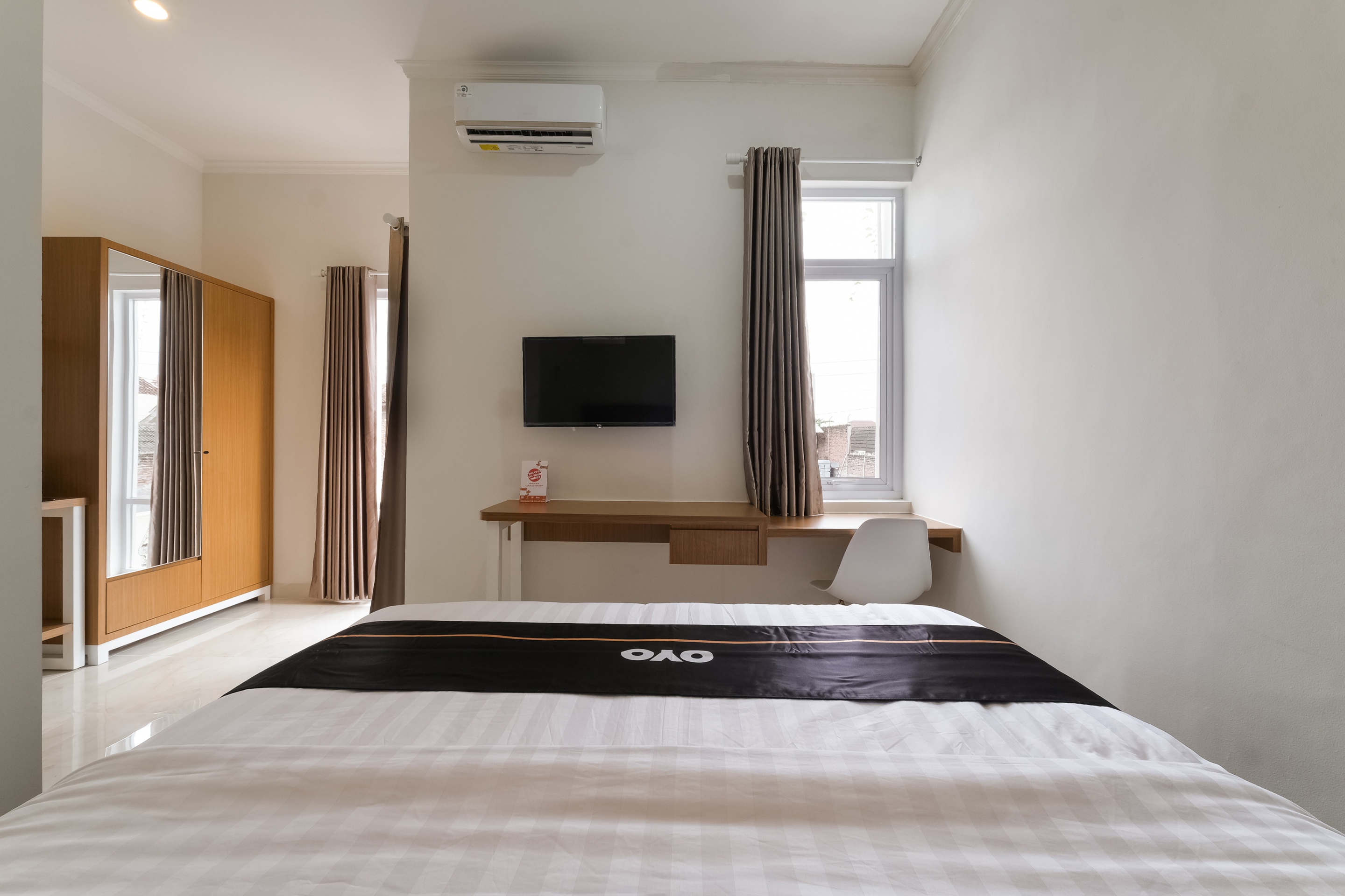 Collection O near Ambarrukmo Plaza Mall formerly Damar Kusumo Guest House 16/23