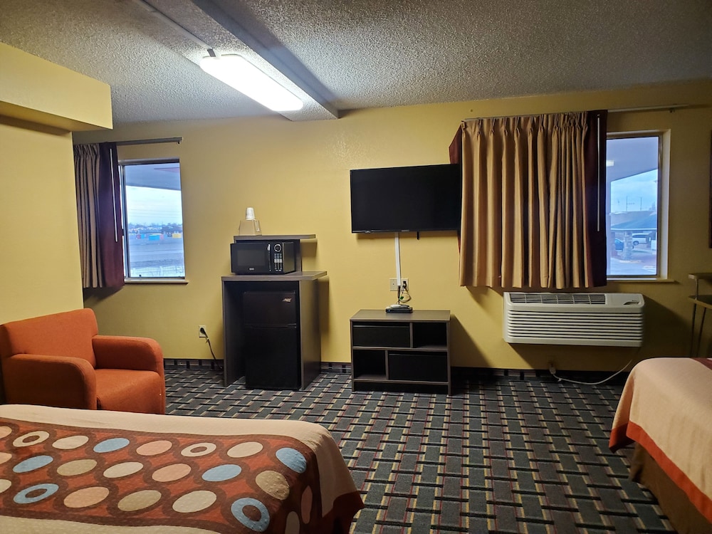 Super 8 by Wyndham Henderson North East Denver 8/26