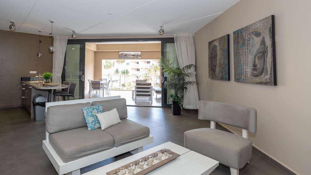 The Beach House Curacao 47/72