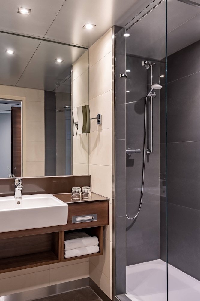 Courtyard By Marriott Linz 13/55