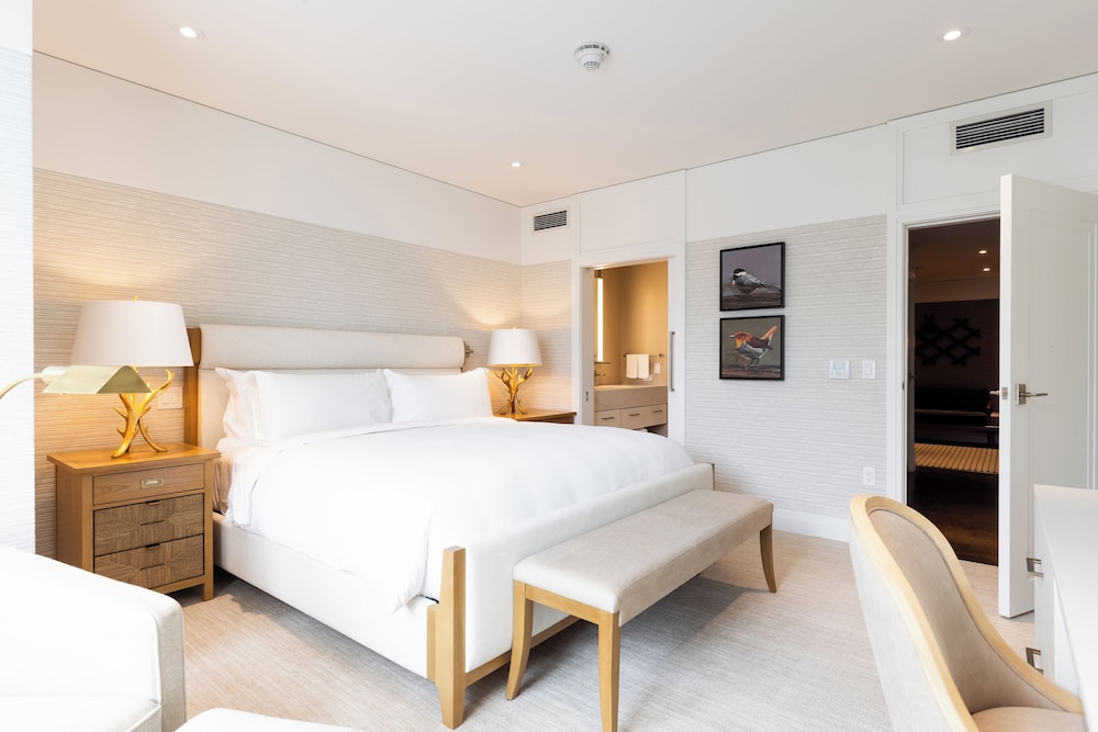 Gold, 1 King and 2 Queen Beds