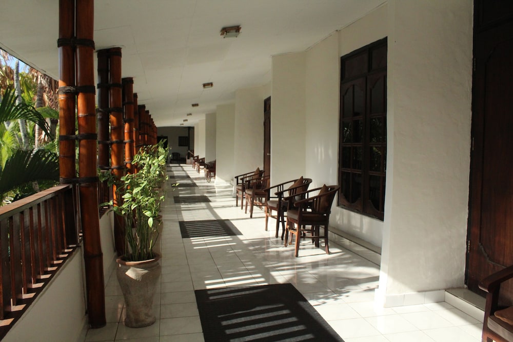 Sarinande Hotel 65/70
