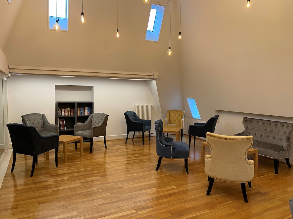 Geneva Hostel 40/70