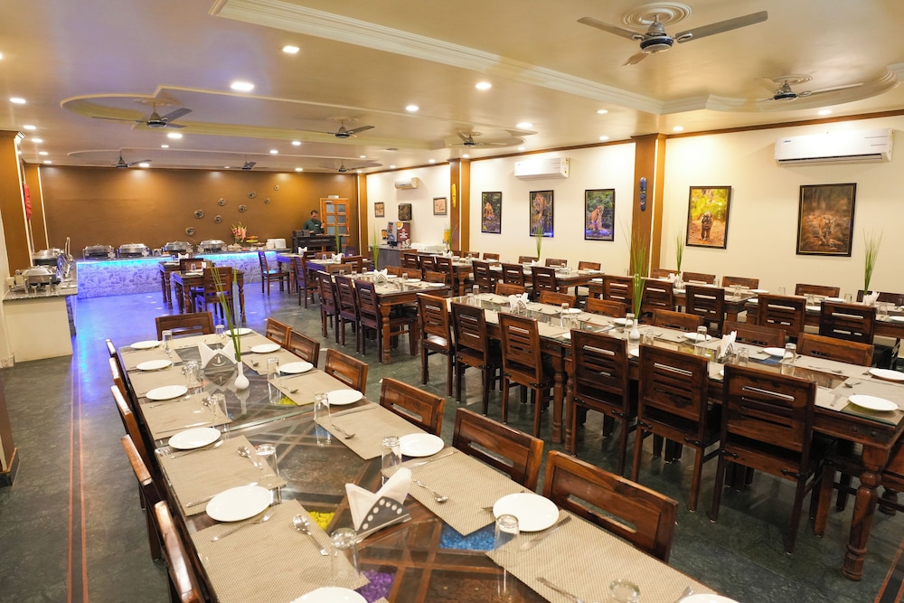 RAJ PALACE 33/50