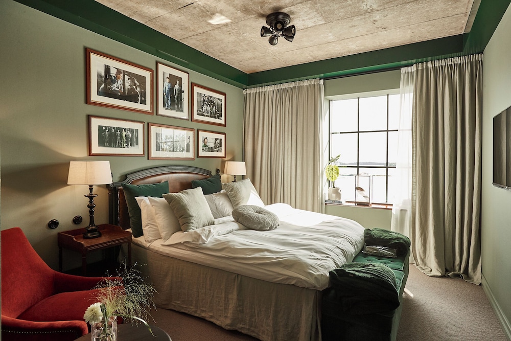 غرفة قياسية بسرير كوين بإطلالة على البحيرة