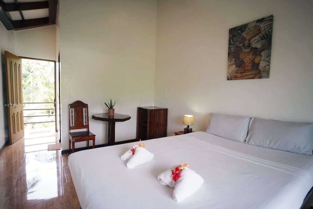 Point 303 Surf Resort 12/50