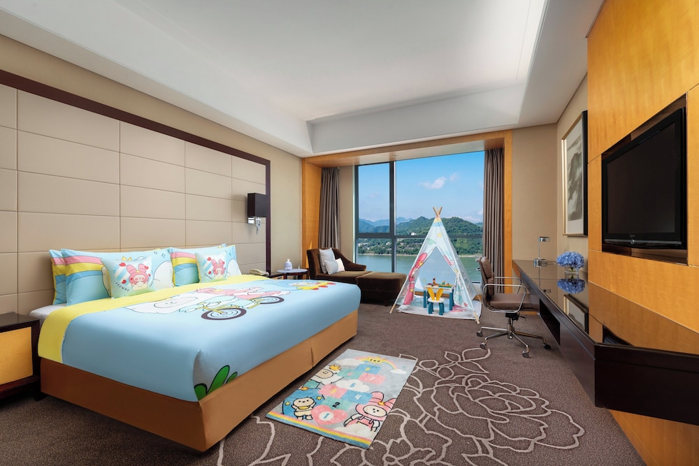Kids Theme, Standard, King Bed, River View