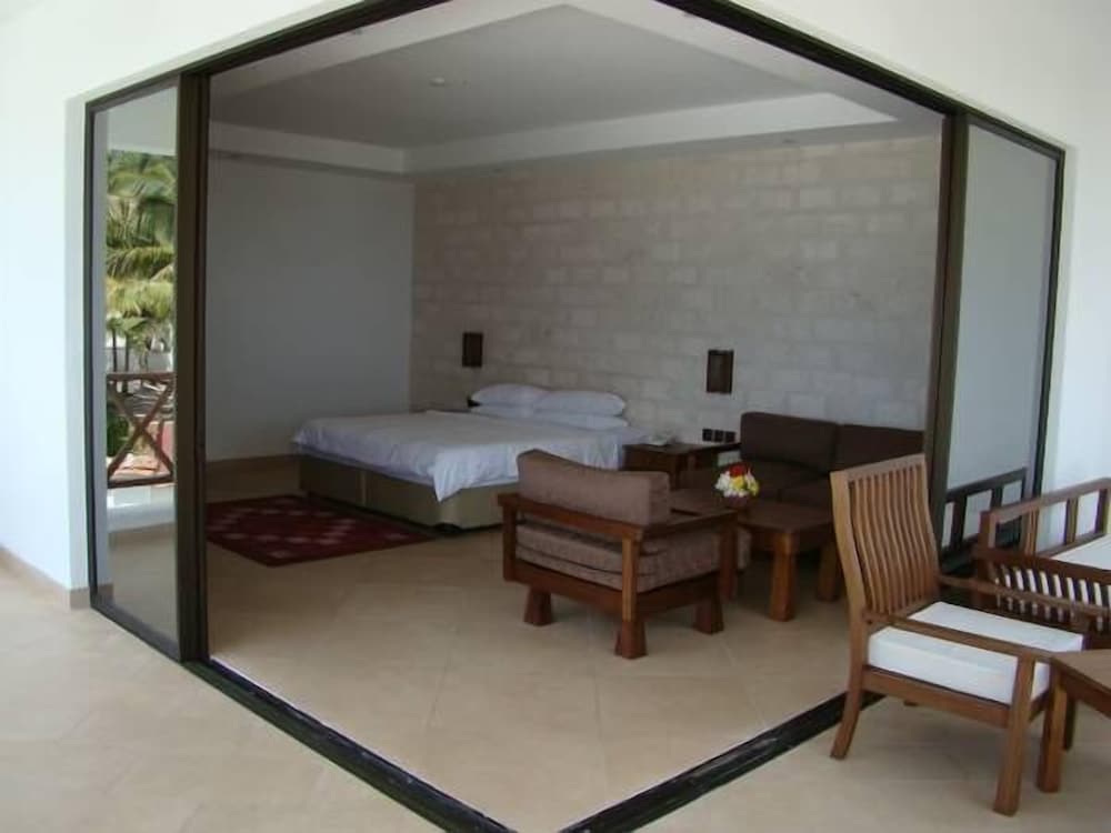 Nyali Beach Holiday Resort 24/48