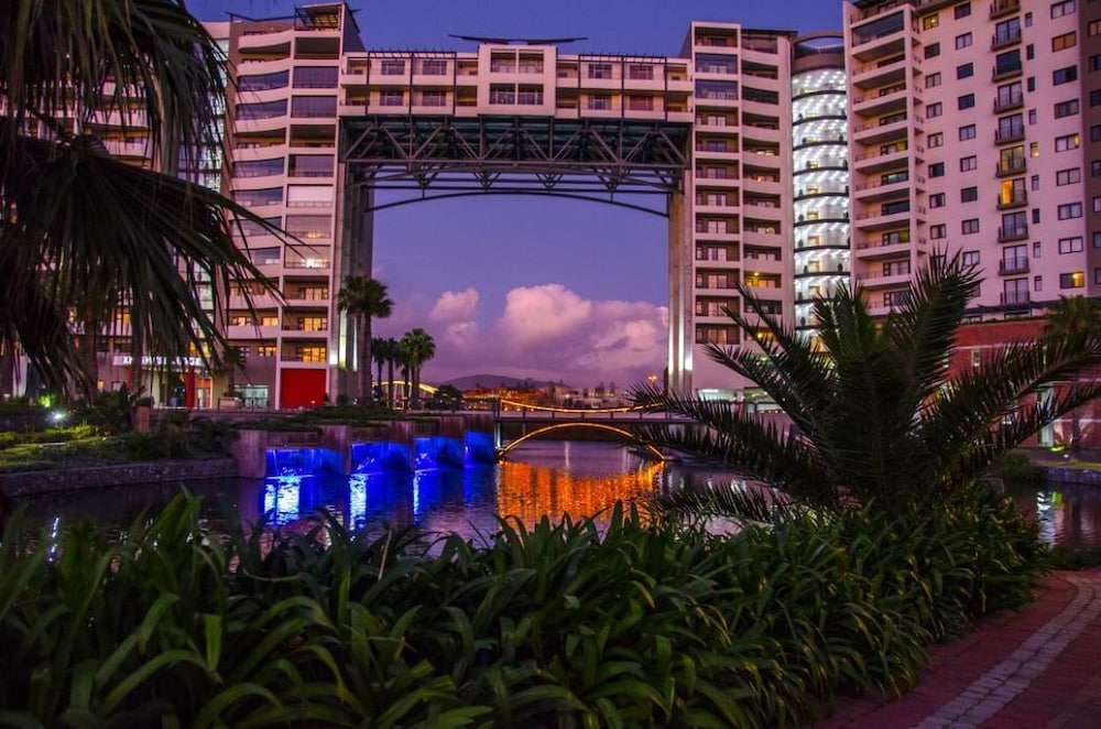 Century City Boutique Apartments 43/50
