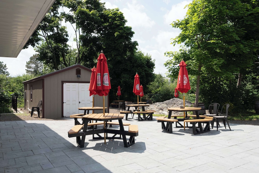 Fireside Inn And Suites 55/64