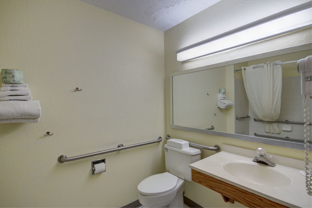 Super 8 by Wyndham Zanesville. 6/40