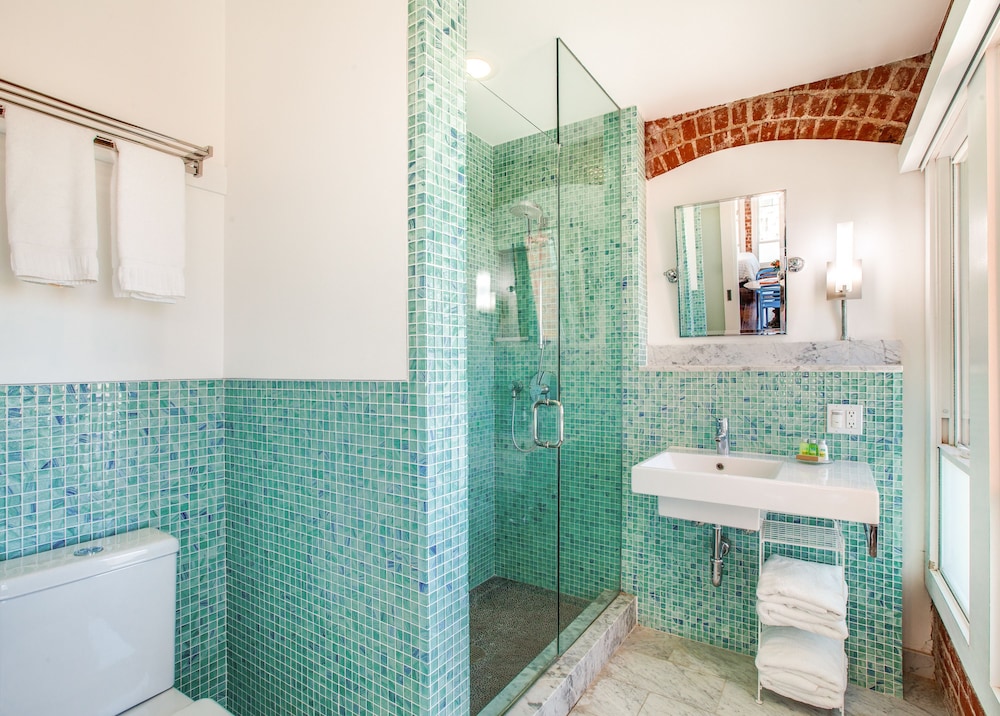 Venice Breeze Suites 52/54