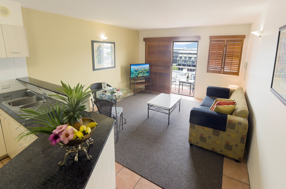Inn Cairns 33/56