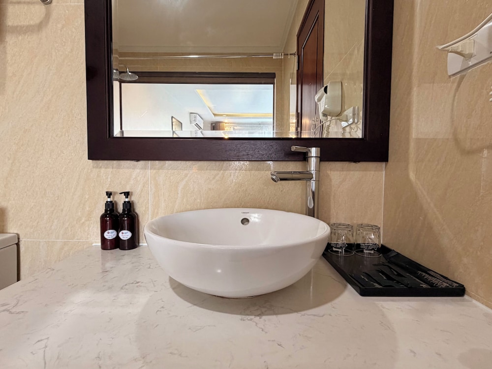 Paragon Noi Bai Hotel and Pool 47/49