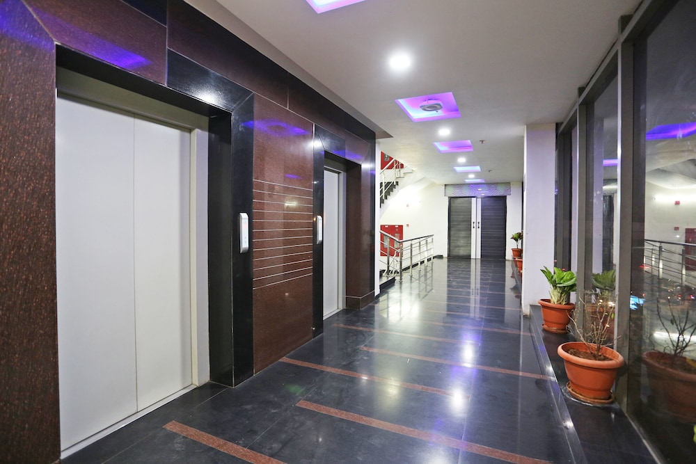 Oyo Premium Kothapet 4/18