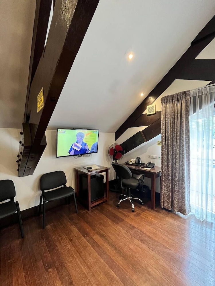 Safari Lodge Baguio By Log Cabin Hotel 56/76