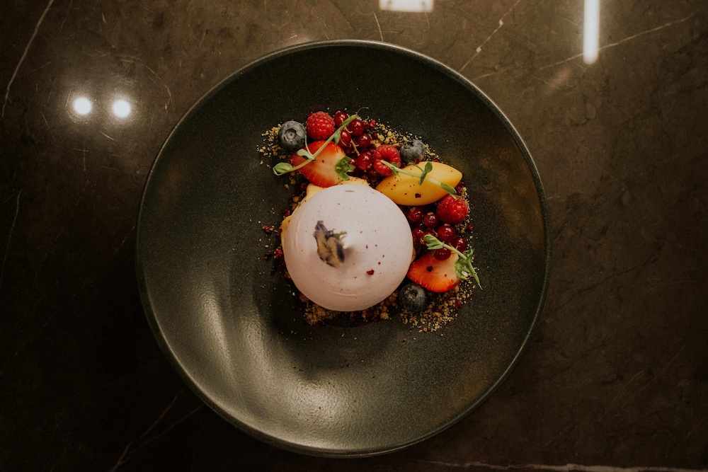 Kozmo Hotel Suites and Spa 21/50