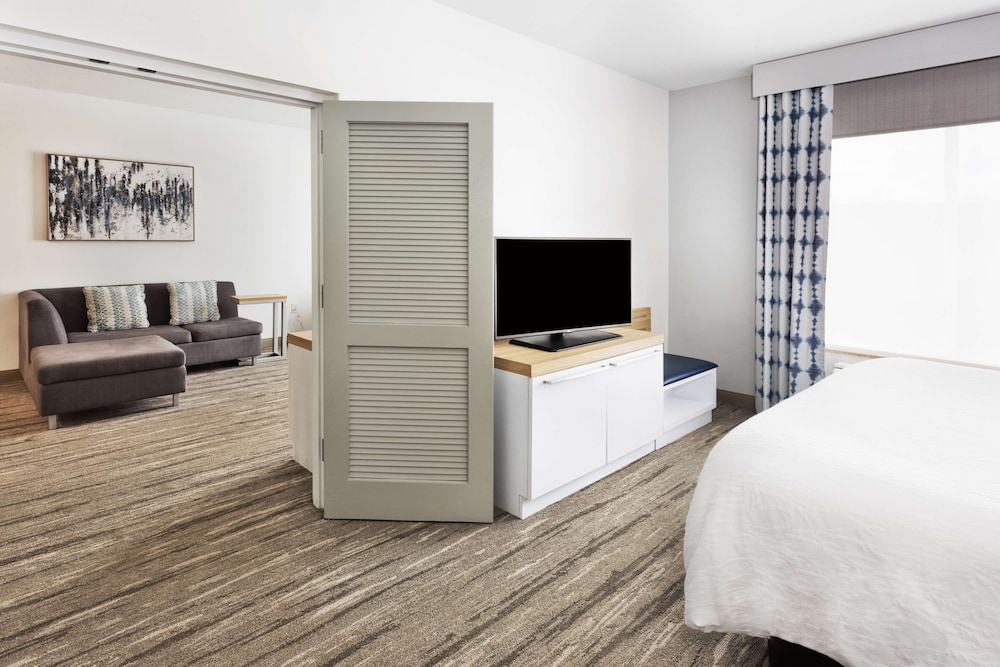 SUITE, KING BED, ACCESSIBLE