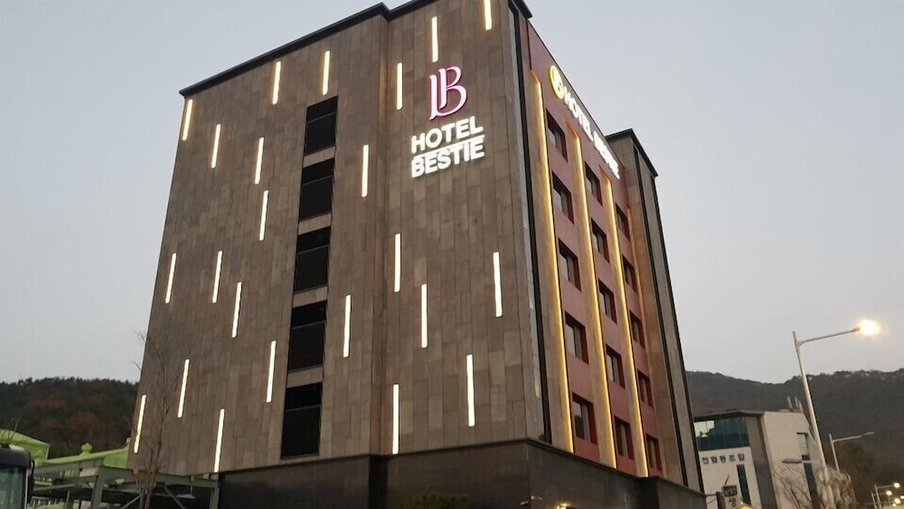 Bestie Hotel 2/33
