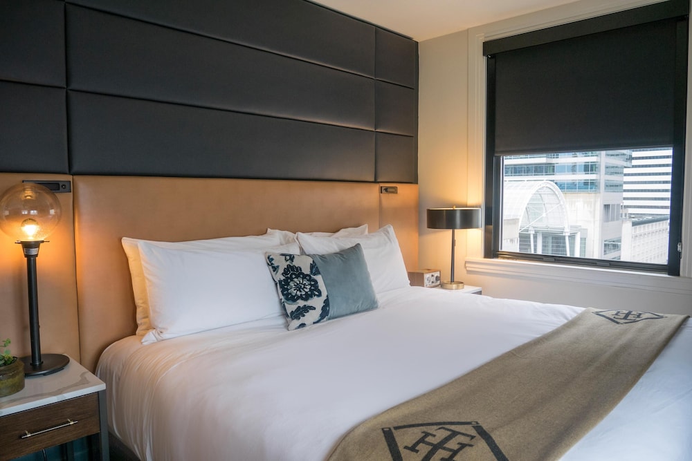 Room, Queen Bed, Partial View