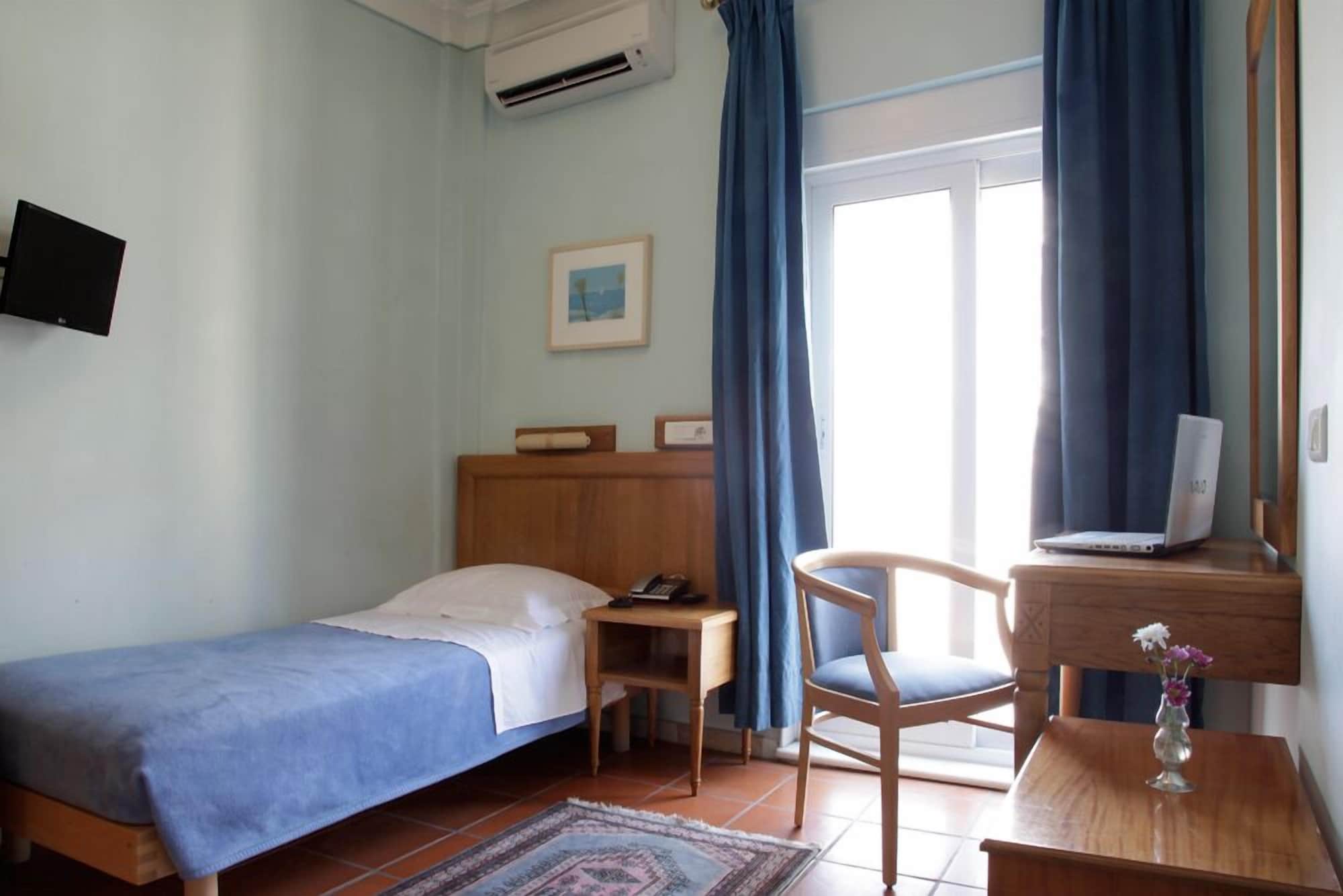 ROOM, SINGLE