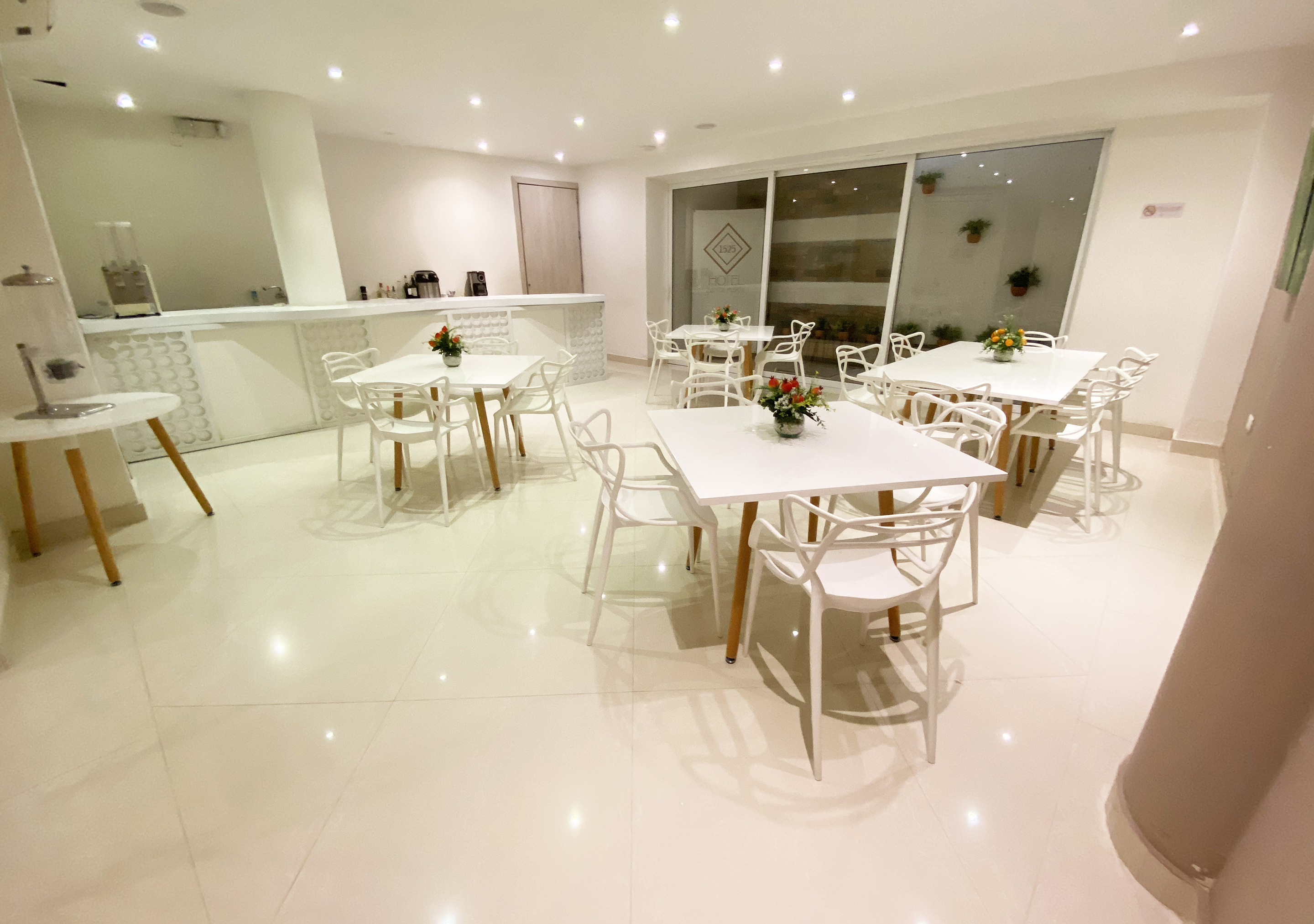 HOTEL 1525 15/20