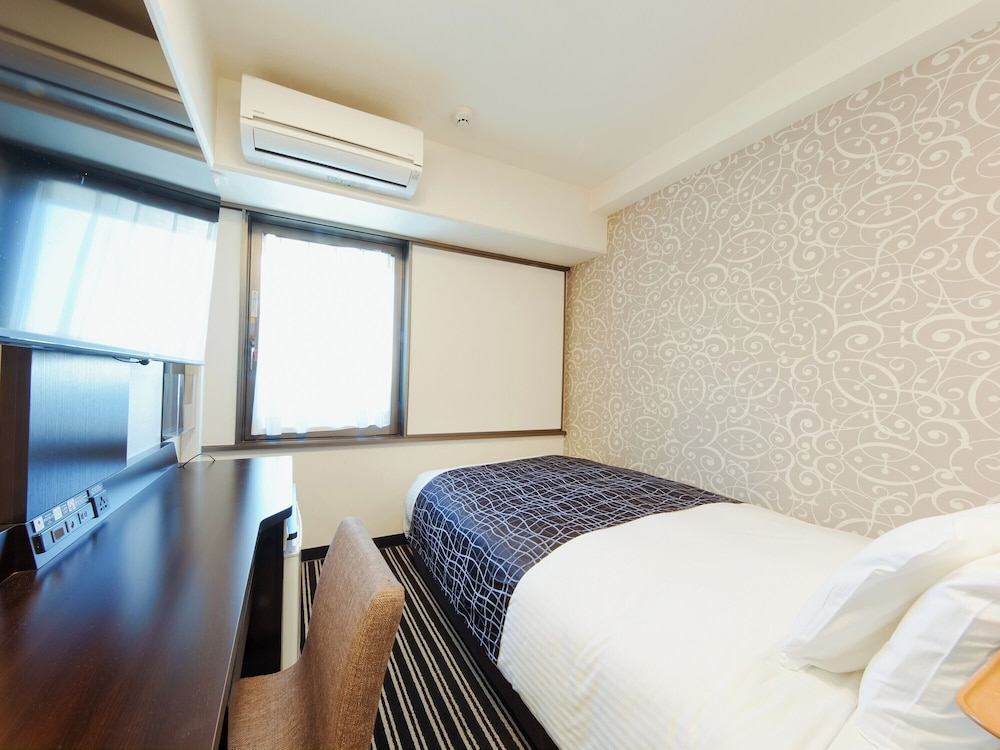 ROOM, SINGLE