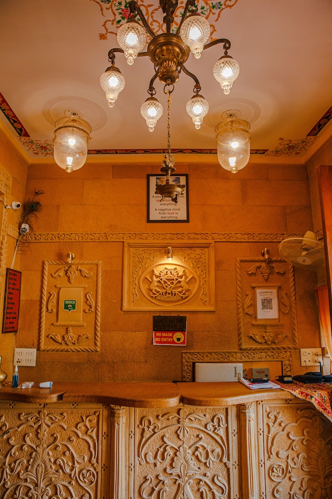 Vista Rooms at Patwa Haveli Road 10/63